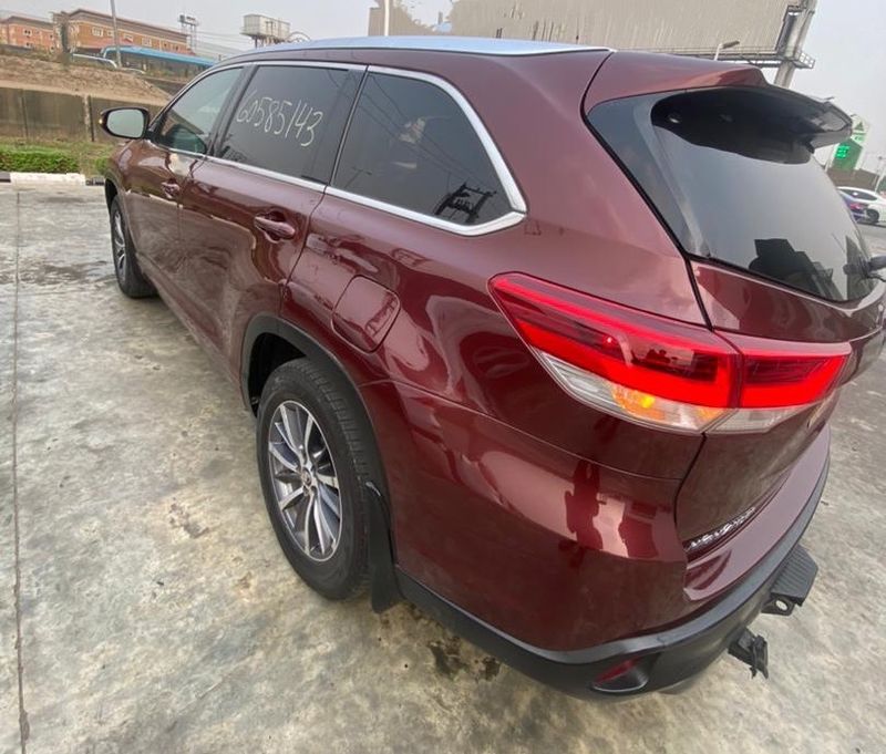 Thumbnail 3 of 2018 Toyota Highlander XLE